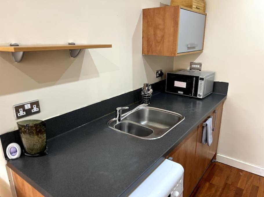 Entire Flat, 2 Bedroom & 2 Bathrooms In Birmingham Buitenkant foto