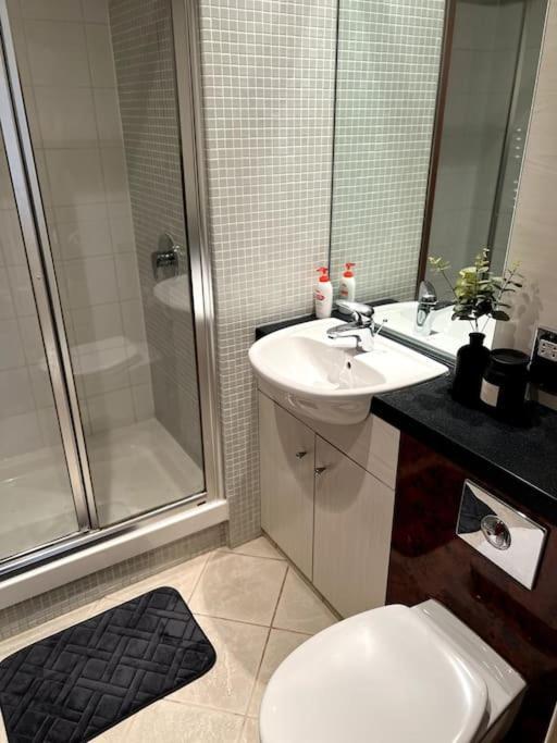 Entire Flat, 2 Bedroom & 2 Bathrooms In Birmingham Buitenkant foto